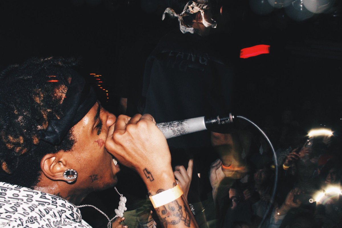 ori____iro's tweet photo. @SolomonSounds @xxxtentacion @THESLUMPGOD these are pictures of Ski, I want to be your photographer both of you.. #xxxtentacion #skimask 🎥📀📸 https://t.co/nwgX0trNR5