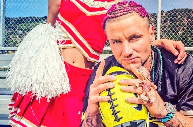 JODYHiGHROLLER's tweet photo. RiFF RAFF ON THE RADiO iN ATLANTA ON @Streetz945atl WiTH @DjHoliday @Alumni_Stu #HolidaySeasonLive 

DROPPiNG NEW SiNGLE WiTH @WizKhalifa https://t.co/idziH8RcHi
