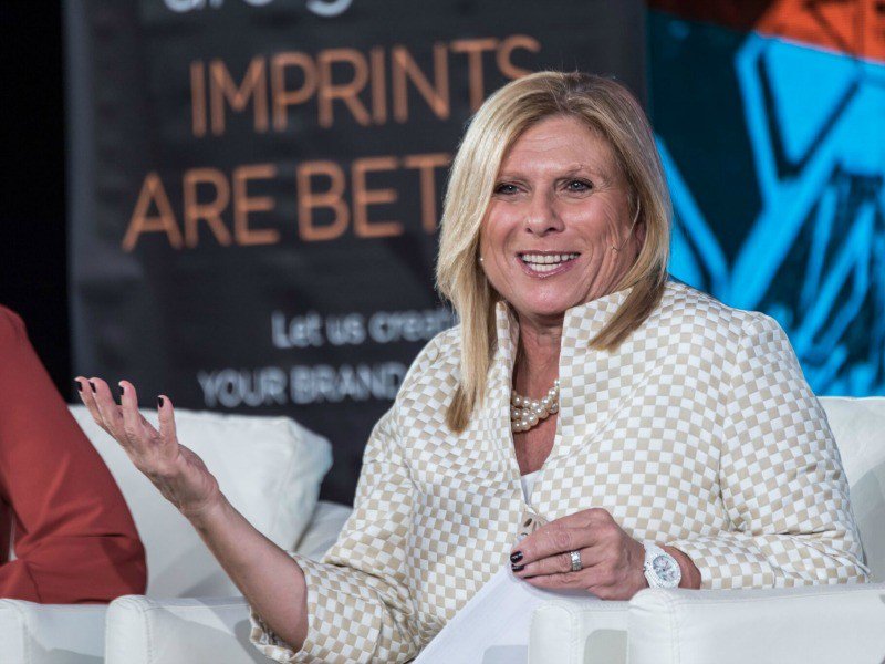 RedShoeMovement's tweet photo. One of the few women #CEO, @LisaLutoffPerlo opens up about her experience #IWDleader #leadership https://t.co/IoXLYL6zgu https://t.co/rnVEHLh63Y