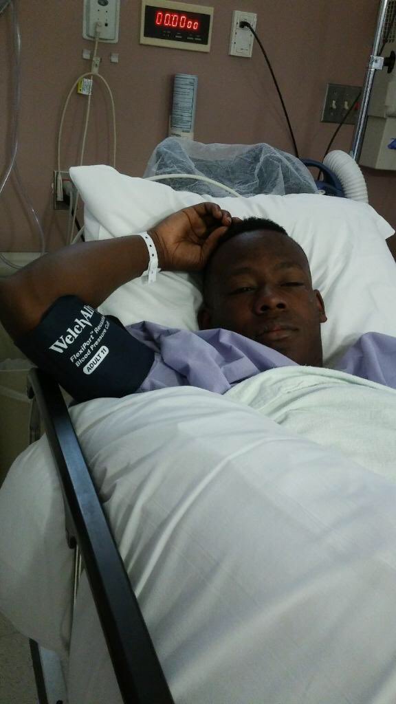 RuMpLe_DaRkSkIn's tweet photo. @iamtaysongz fresh outta surgery 👍🏿 #IMFG https://t.co/3i3IcQCkkK