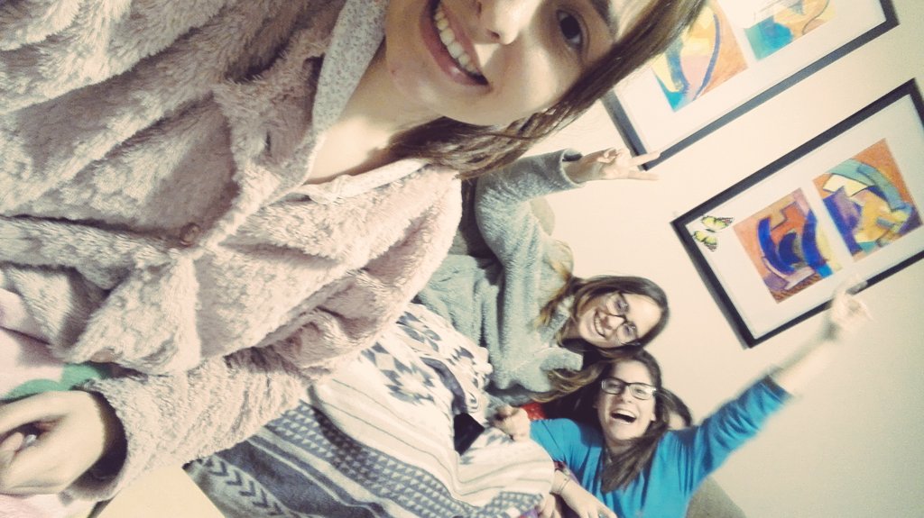 Sarii_8's tweet photo. @LandRoberTVG #landrober83  #atuapezaderoupafavorita  o uniforme de todos os días 👕 https://t.co/tFCapQZ900