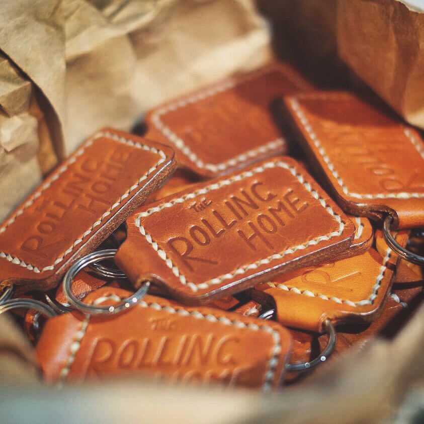 harperleatherco's tweet photo. @therollinghome white keyring restock ready to head out 👍🚐 #harperleather #handmade #leathergoods #details #collaboration #handcrafted https://t.co/U9rGBgVTJj