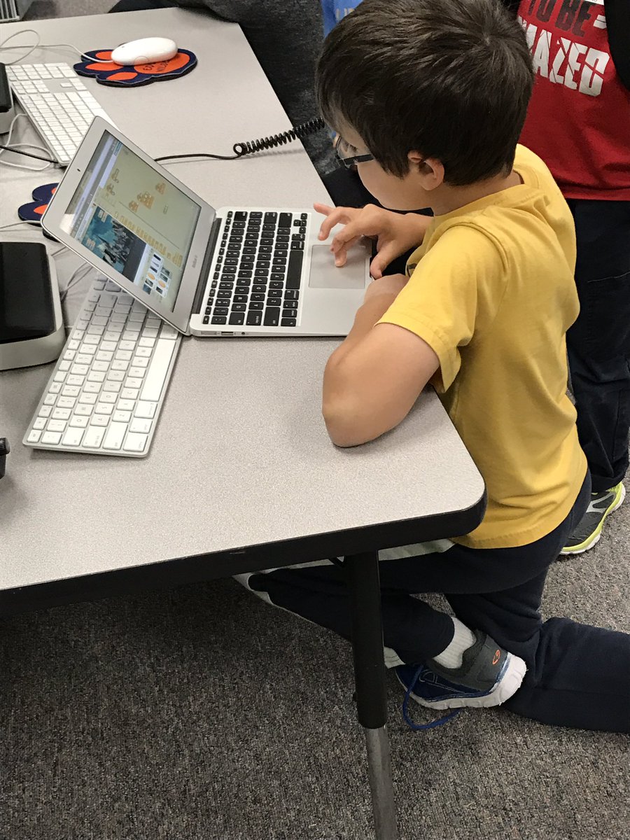 treyw97's tweet photo. How do you randomize the power? Call in an expert! @scratch #eddins #eddinsCode #myMISD #mckedtech #kidsdeserveit https://t.co/WCmw055Lut