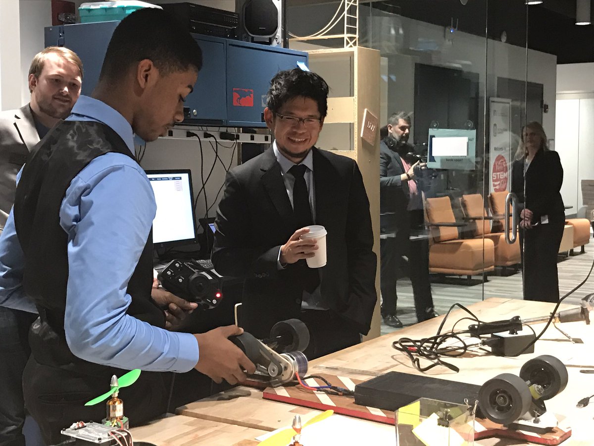vincegerasole's tweet image. @YouTube cofounder #SteveChen tours Alma Mater #IllinoisMathAndScienceAcademy reviews tudent inventions @cbschicago