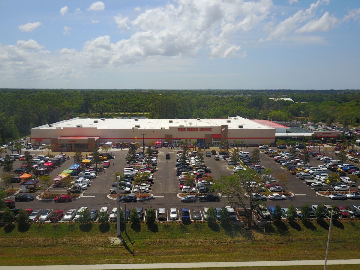 Grand Opening Day and our parking lot is FILLED TO THE MAX with excited HD customers! @thourig <a href="/mab0219/">Marc Brown</a> <a href="/Chriscwarnold/">chris arnold</a> @HeidiHom @HD0255