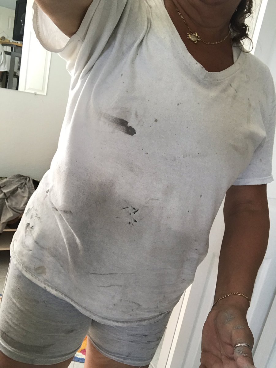 barbiedoll_eyw's tweet photo. I'm filthy think I got more paint on me than the boards! #windydayproject #fishwifelife https://t.co/d55rNUTQeM