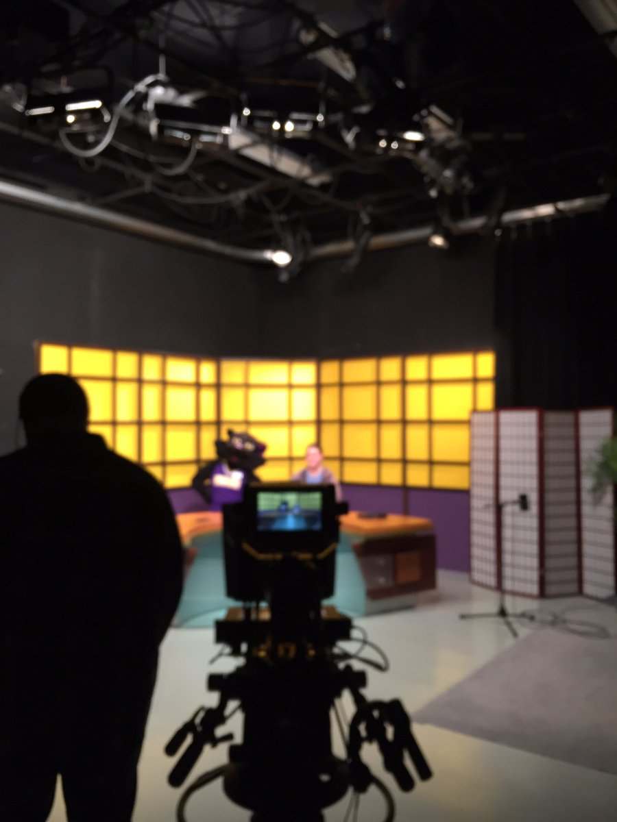 jon_lazear's tweet photo. Behind the scenes in the Broadcast Journalism production area! #digitalmedia #unidigitalmedia #unistudent #uni #unilife https://t.co/On8yhuXnJI