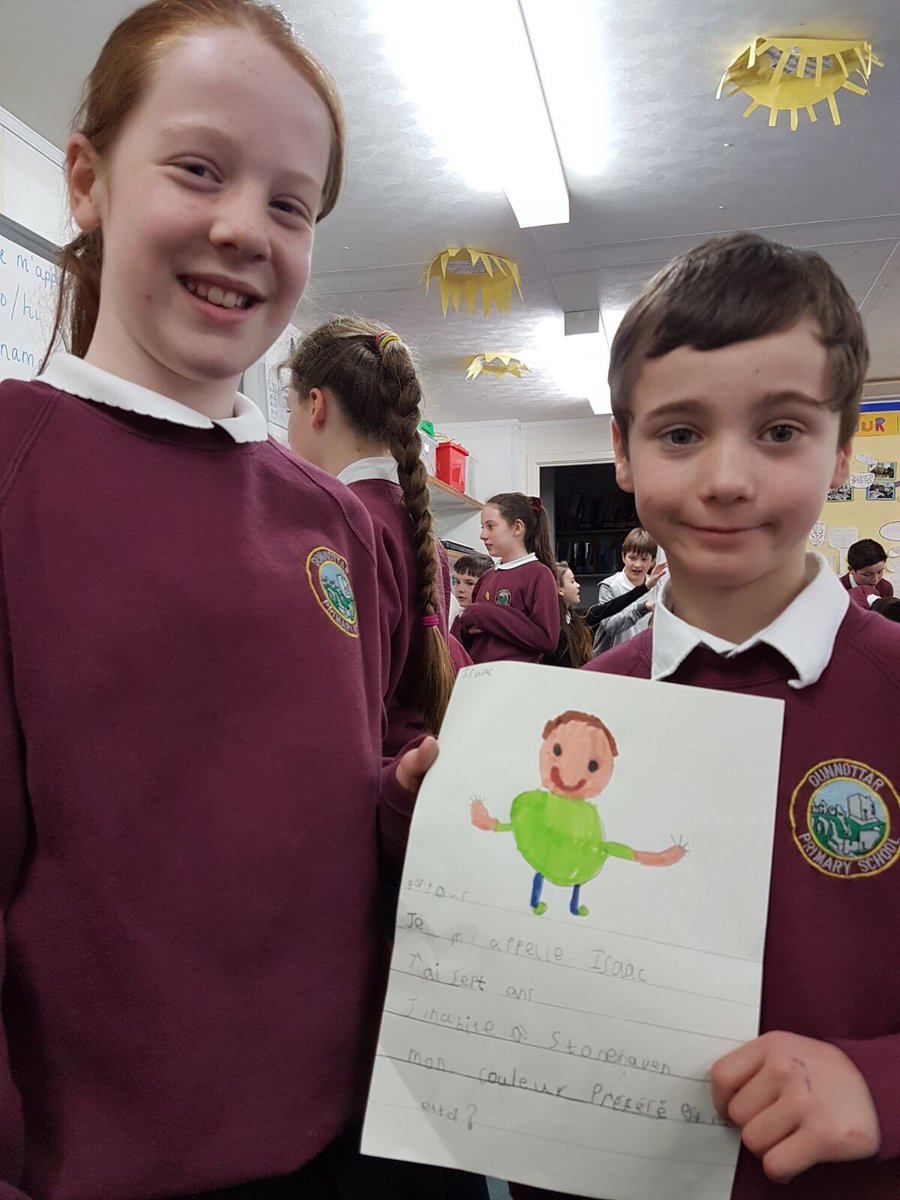 DunnottarSchool's tweet photo. P7 helping P3 to write letters to our 'twin school' in Nebouzat. #collaborativelearning #1+2 #literacyinlanguages #primarylanguagelearning https://t.co/iwXtQE6sW9