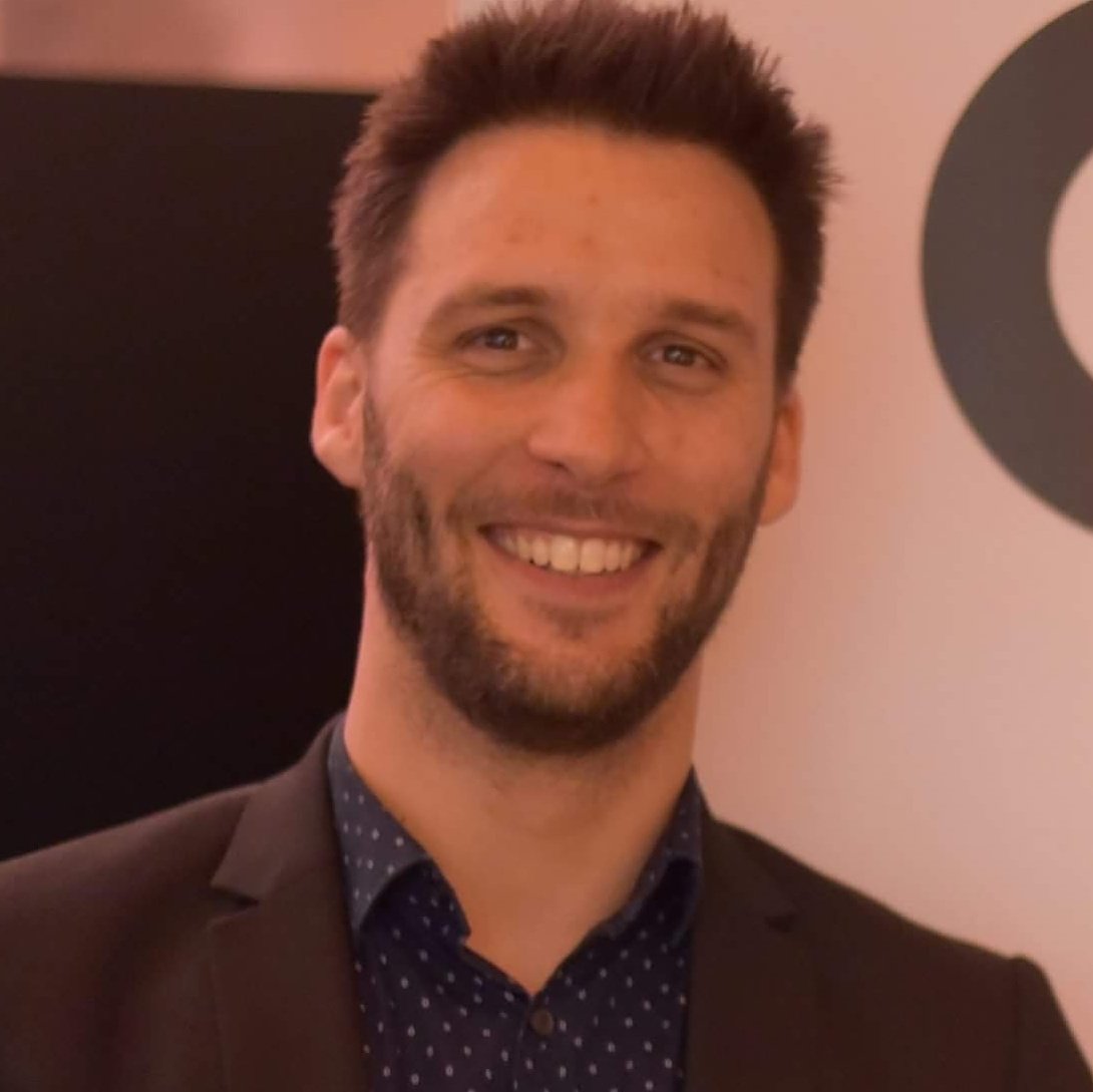 Phylocide's tweet photo. Comme quoi on peut être heureux au boulot 😈😈😈😂😂 #sourireprofessionnel #Ilovemyjob #onedayatwork https://t.co/hteUZnXSke