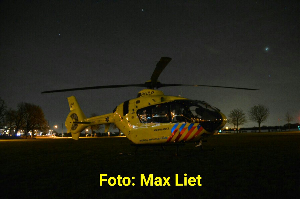 TraumaheliMMT's tweet photo. #Traumaheli #Lifeliner2 ter plaatse in #Gorinchem voor een inzet aan de #Appeldijk. https://t.co/HyI5cHBrE5