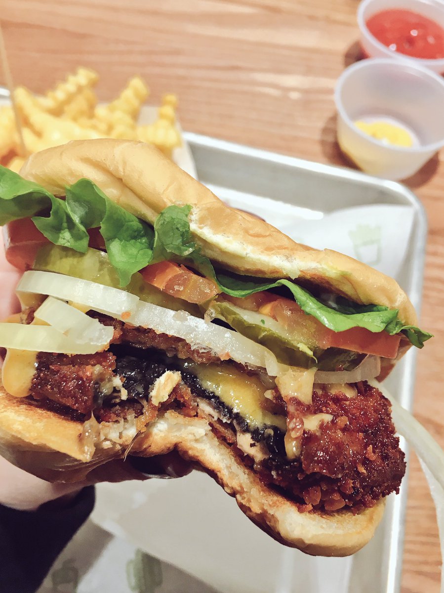 lydia_tipp's tweet photo. Shake shack shroom 🍔 was SO good https://t.co/d8yddkvpXj