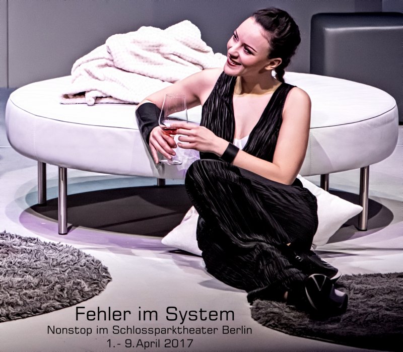 Fantilator's tweet image. Wem lächelt Jasmin Wagner denn hier zu ? Herausfinden bei #FehlerimSystem d SciFi Boulevardkomödie im Schlossparktheater Berlin im April. :)