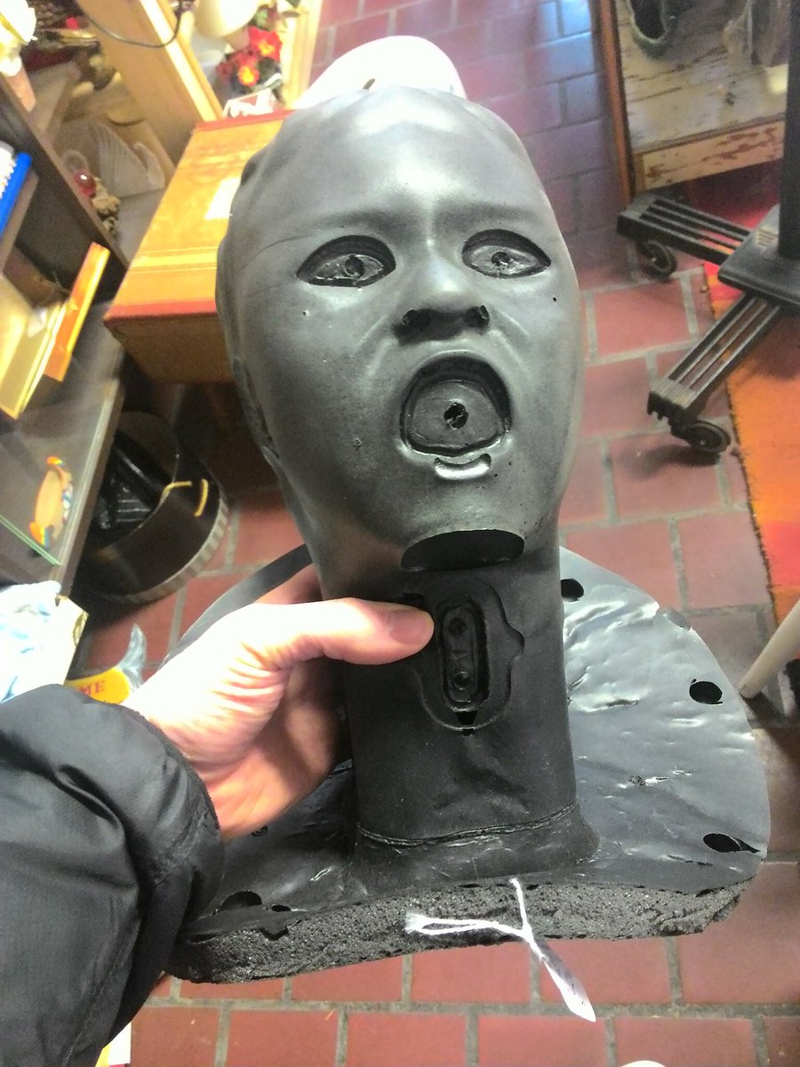 SeanMcCauley18's tweet photo. #thriftStore #nightmare #Wtf https://t.co/mg5Xx4je8N