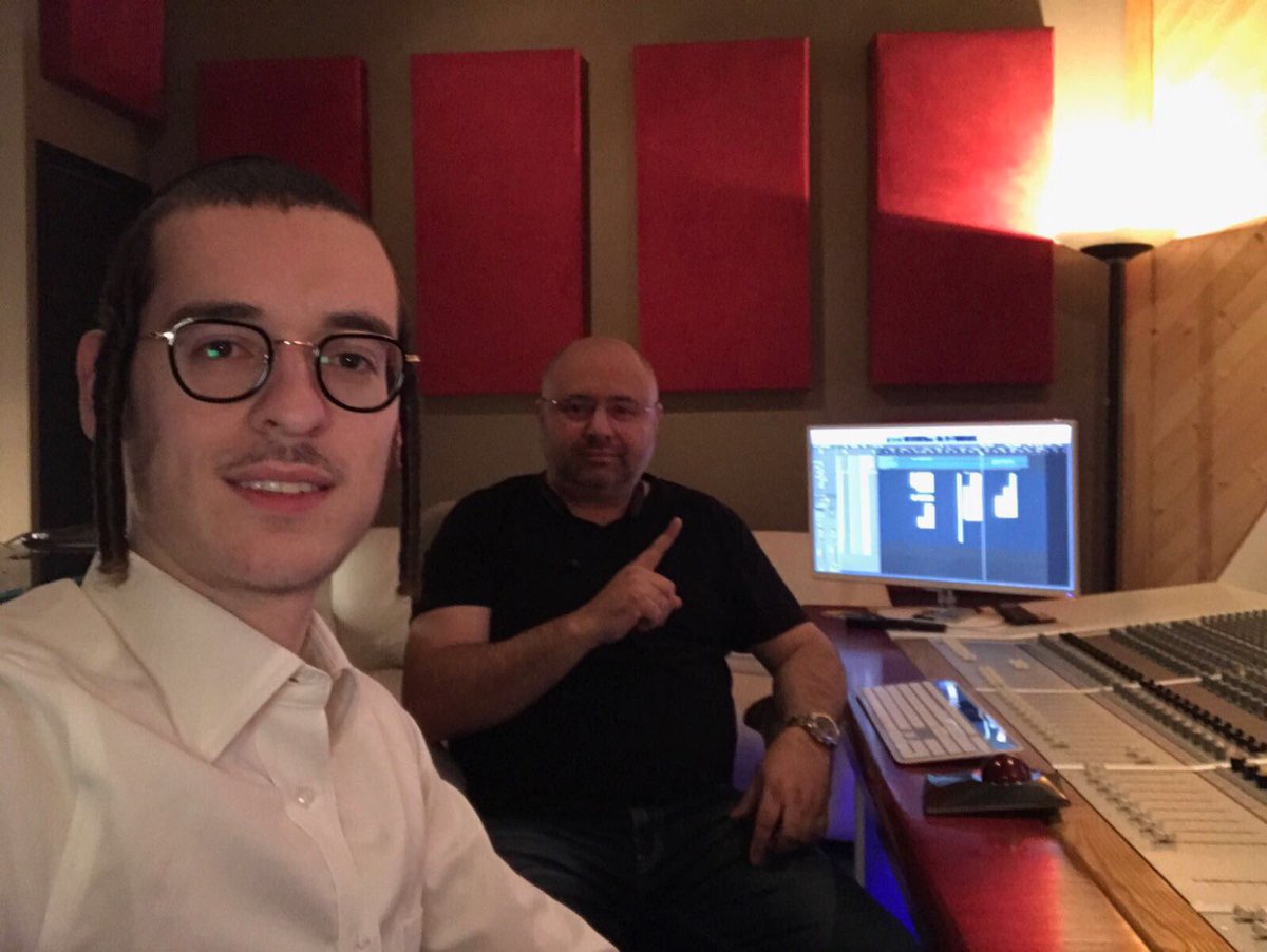 DudiKnopfler's tweet photo. Working with the amazing Ian Freitor in the studio! #DudiK1 #NewMusic #DebutAlbum #Playmasters #InSession https://t.co/qvVnGP2xPD