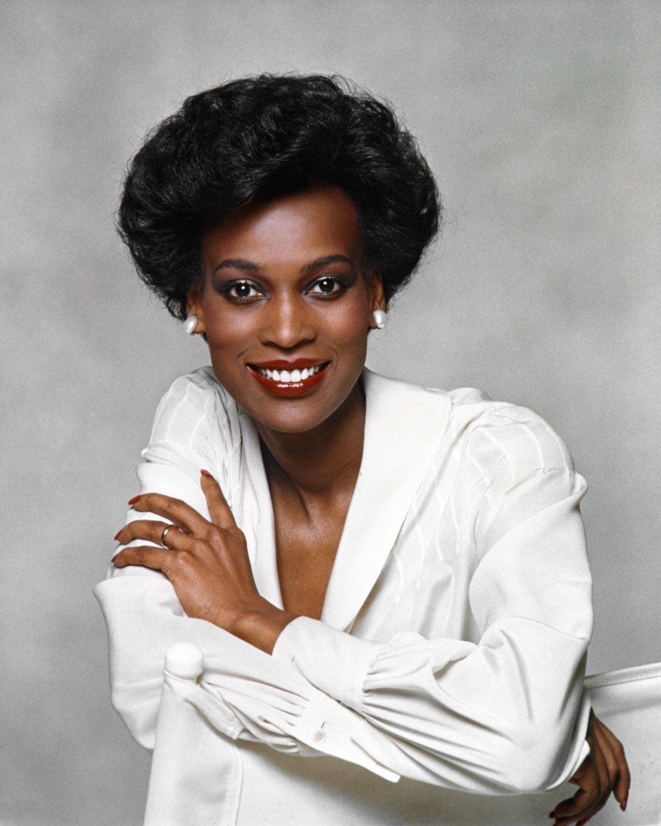 Naomi Sims, the world's first black supermodel, was born 69 years ago today. Celebrate her life through photos: ow.ly/NDbF30anO3H #otd