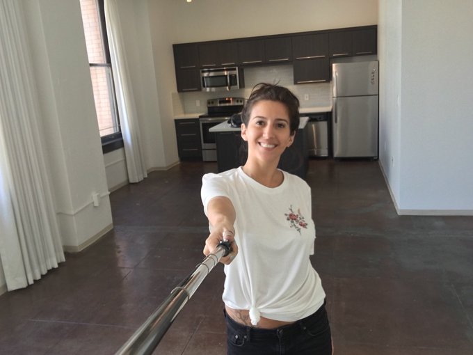 New apartment! New selfie stick! Thanks for the lightsaber @stevejobz6! https://t.co/2hP6YiUhql