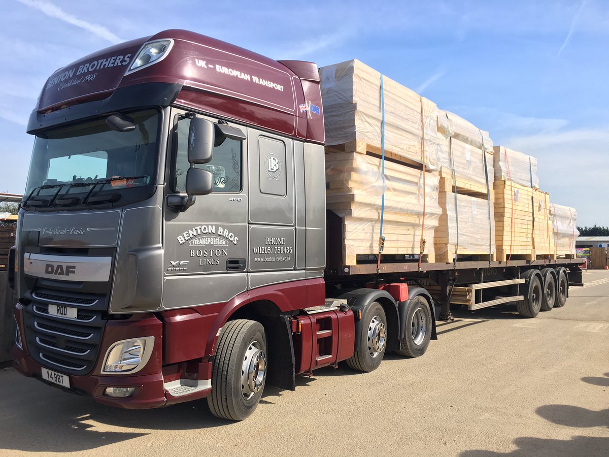 KestrelTF's tweet photo. Another timber frame kit on its way to site on this beautiful day #timberframe https://t.co/Gcwz1Jmffx
