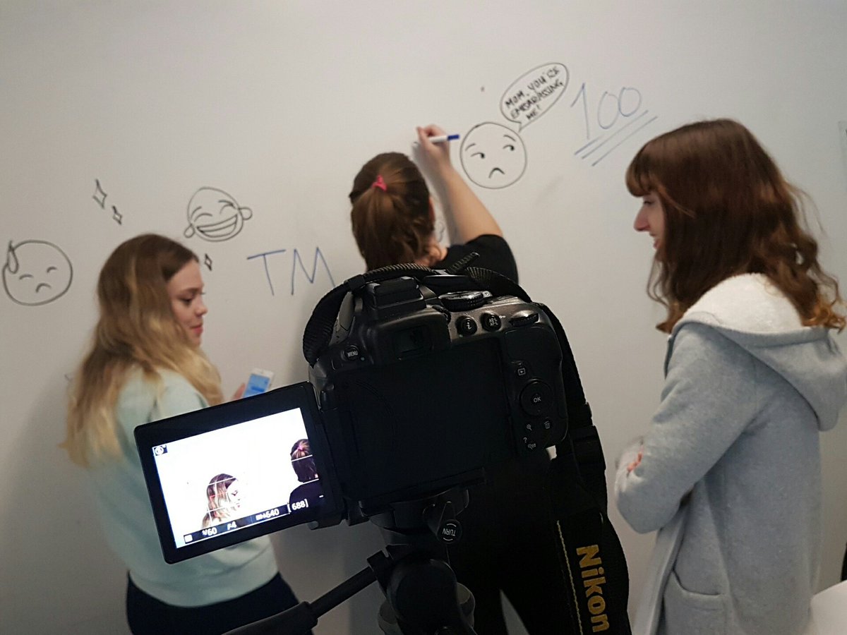 HumzaImran1's tweet photo. On-set with the Emoji crew 🎬 PSA in the works 😂😎😞😓 @EID100_RU #EID100 @stephanie_c0hen @schoolisfun3 @EIDLara_ https://t.co/ff3treLC0m