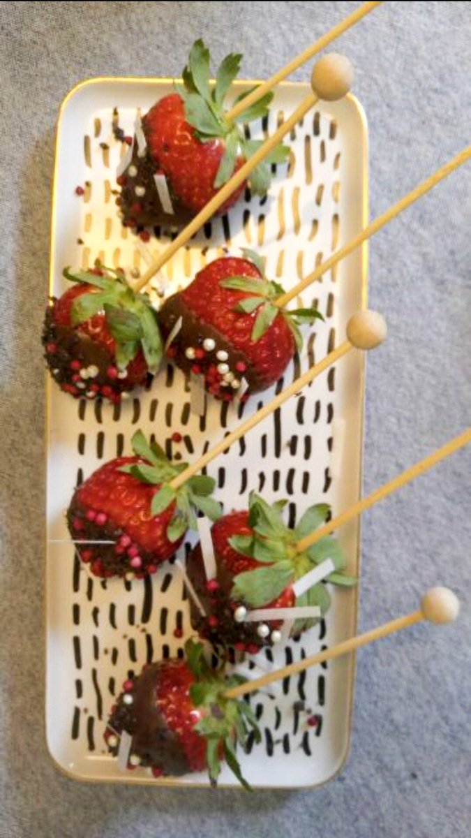 NaturalSprinkls's tweet photo. Report cards came home this week and I’m   proud of my #littlesprinkles! I’m surprising them with their fav dessert  #sweetcuteandconcious https://t.co/iVL0sREjfL