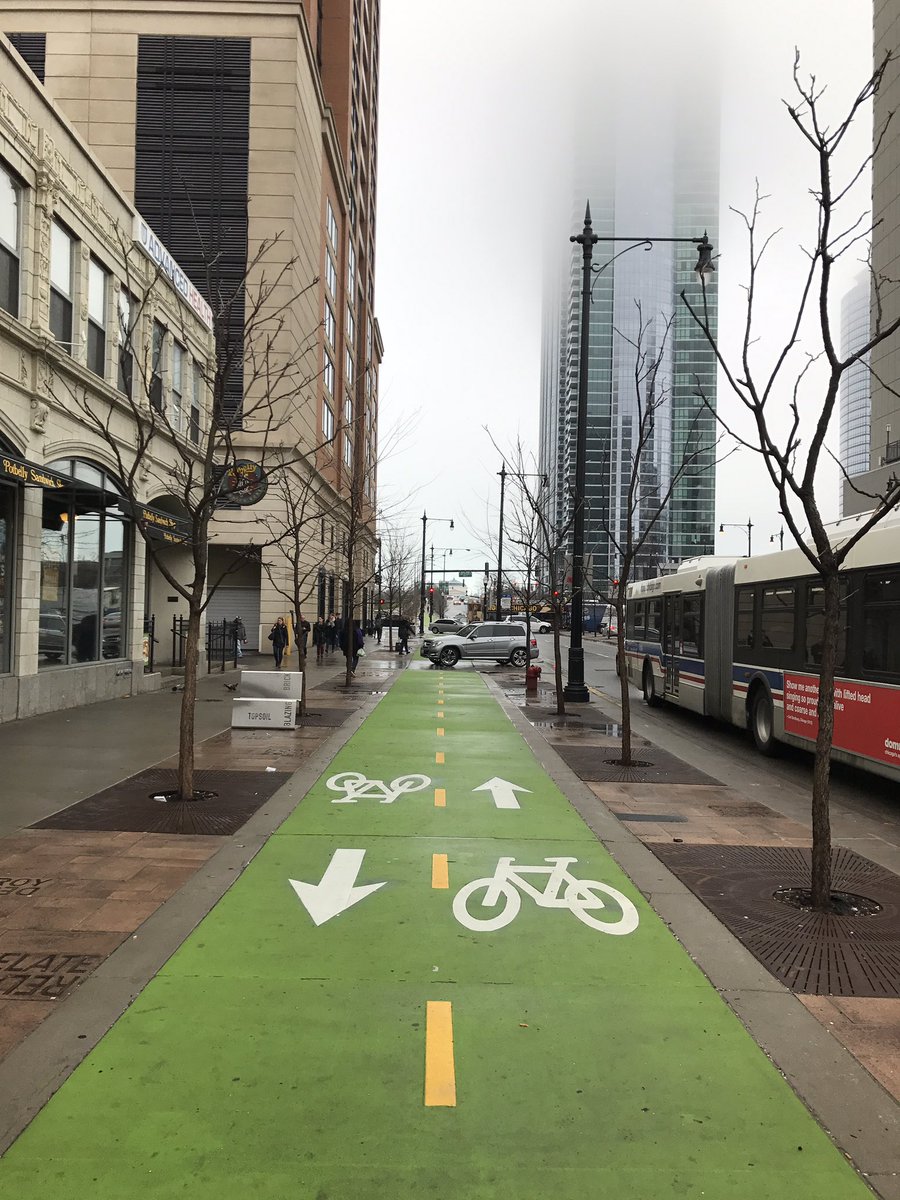 cyclingreporter's tweet photo. Always happy to see dedicated bike lanes in Chicago. More please, @RahmEmanuel. #bikechi https://t.co/PcwopiUq11