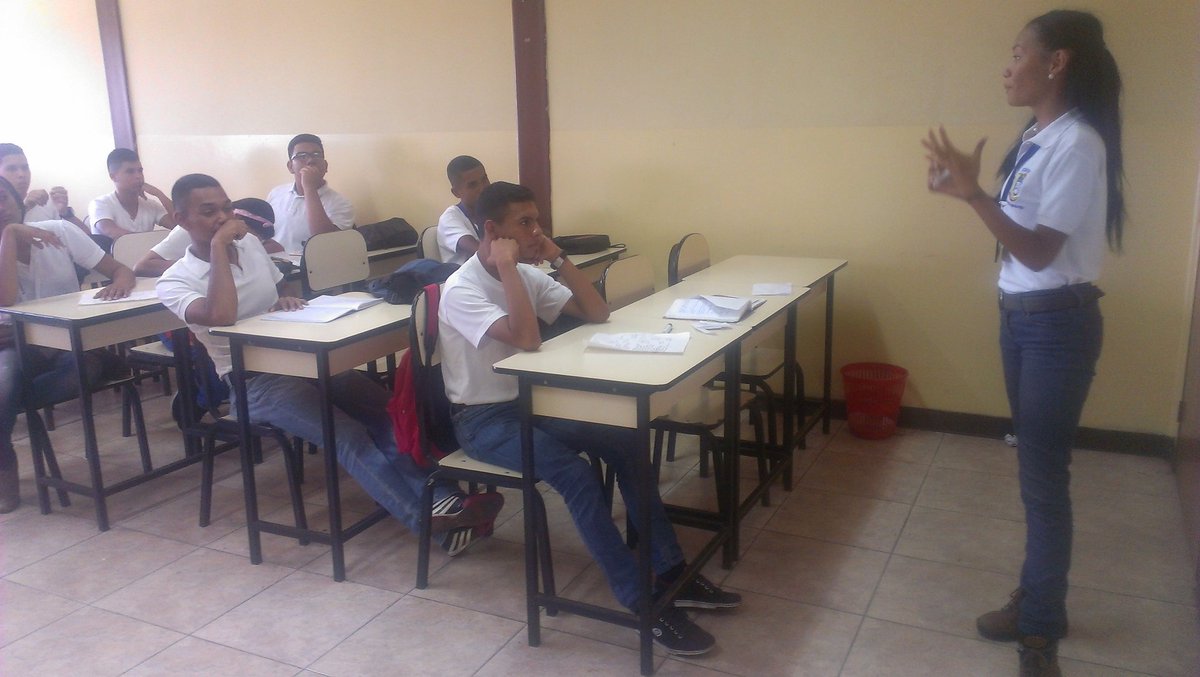 MTahanian's tweet photo. Estudiantes de Economía del #NúcleoSucre reciben preparaduría de la materia de contabilidad #SomosUnefistas .@unefa_ve https://t.co/85OCZUgM57