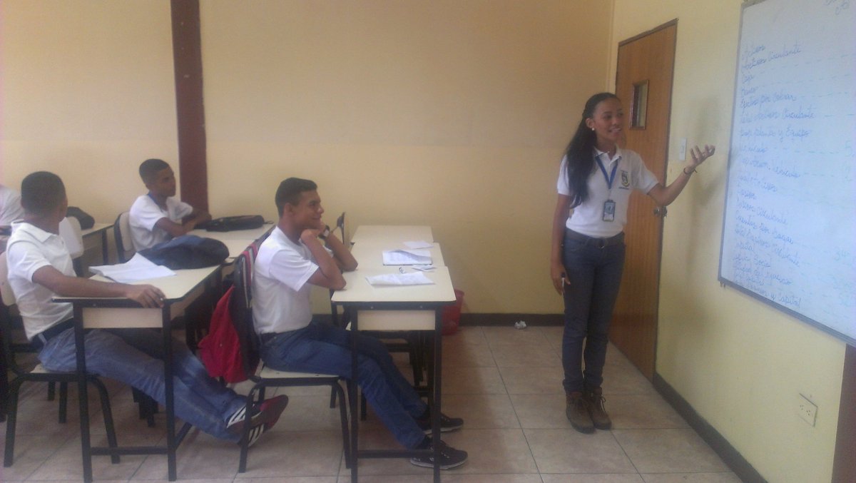 MTahanian's tweet photo. Estudiantes de Economía del #NúcleoSucre reciben preparaduría de la materia de contabilidad #SomosUnefistas .@unefa_ve https://t.co/85OCZUgM57