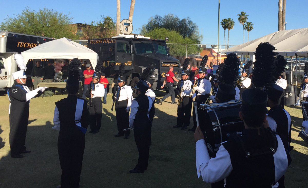 CaptBWilson's tweet photo. Sunnyside Meet Yourself was a huge success. The community, social services, and police came together and the turnout was fantastic! https://t.co/cQXftjIDMg