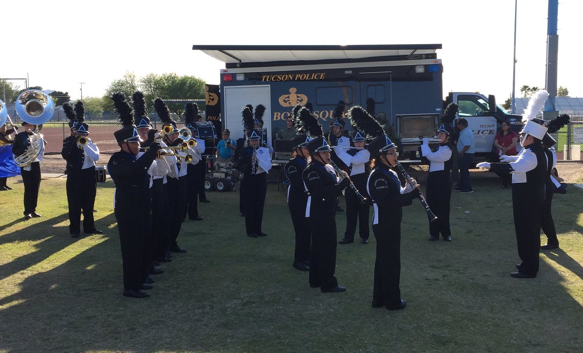 CaptBWilson's tweet photo. Sunnyside Meet Yourself was a huge success. The community, social services, and police came together and the turnout was fantastic! https://t.co/cQXftjIDMg