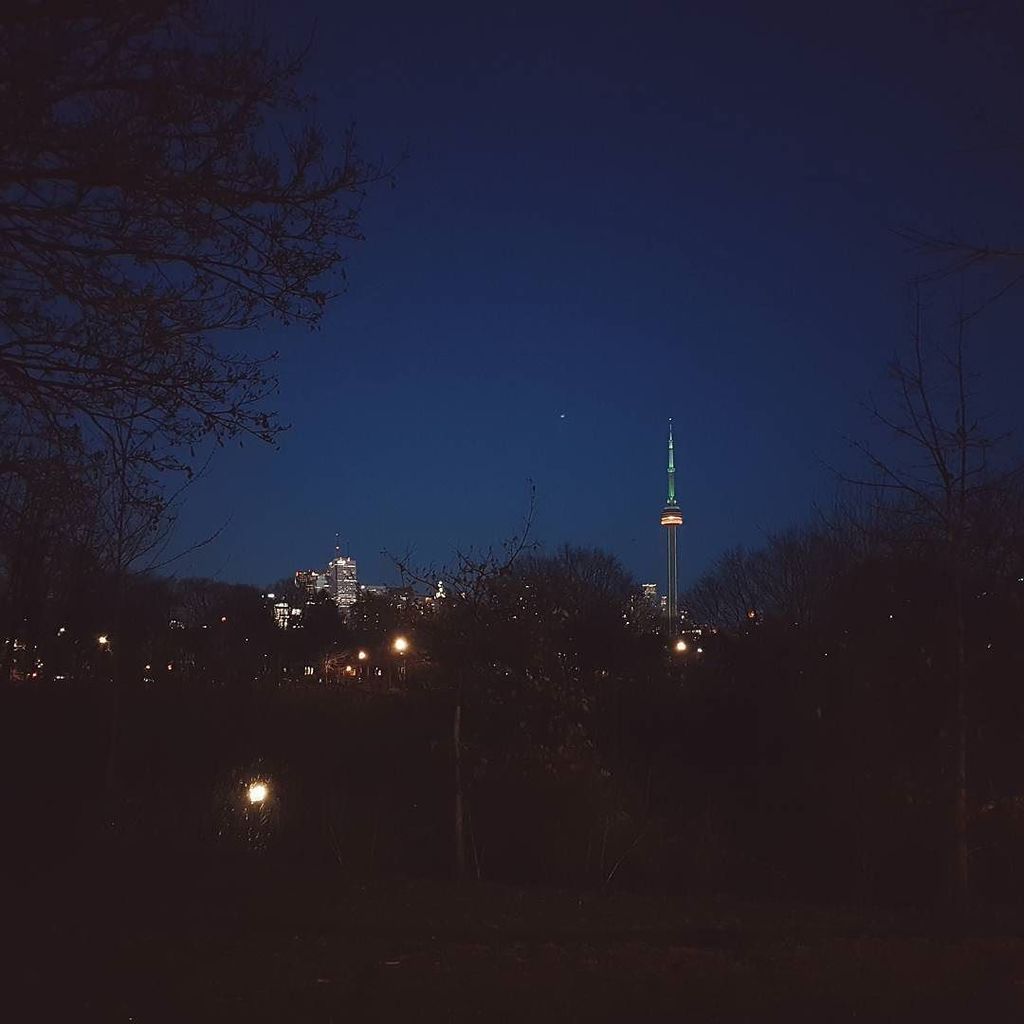 openlatedotorg's tweet photo. Strolling home a few moons ago. Ain't no Philippines sunset, but I'll take it 😊 #filtersarelame #toronto #torontol… https://t.co/HNMOw3RSAg https://t.co/9Iiw3ZlMqJ
