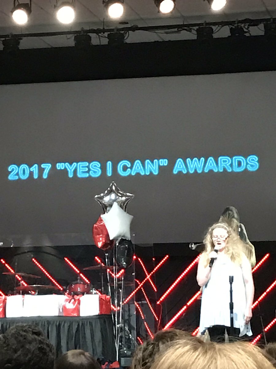 bethc101110's tweet photo. Two VRHS students are entertaining the crowd at the Yes I Can Awards Program!  #24strong https://t.co/s8MsHtuvnn