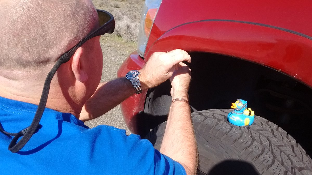 Neptune_Warrior's tweet photo. Uh Oh....Roadside repair so #NAUIduck is helping out #Tacoma @NAUIWorldwide https://t.co/EUO8y85VWw