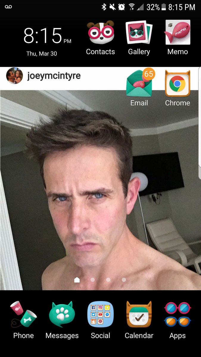 NKOTBecky's tweet photo. I wonder how many of us BHs have @joeymcintyre as our wallpaper. https://t.co/oRMLJKZEO8