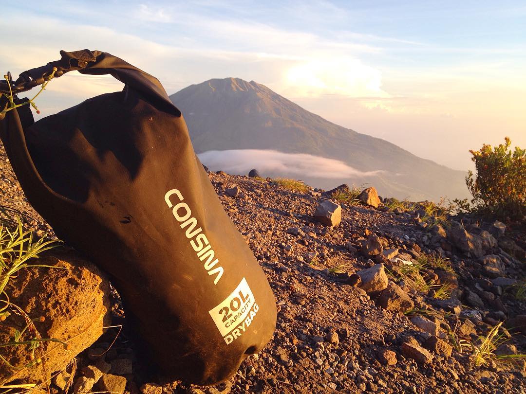 ConsinaOfficial's tweet image. Menatap #Merapi dari sini
#Drybag #Consiners