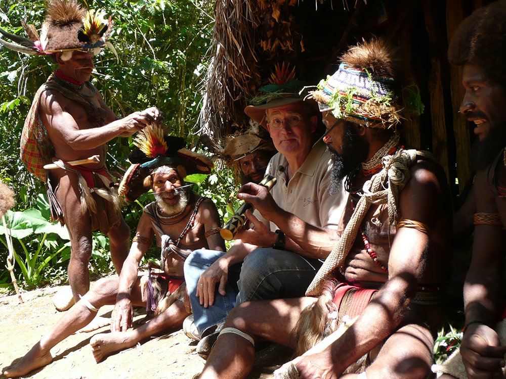 JosephRosendo's tweet photo. We meet the #Huli #Wigmen & journey to the #SepikRiver today on #Travelscope! https://t.co/oYLcfjRRsf @PBS @CreateTVchannel @ampublictv https://t.co/o9dsZvWayo