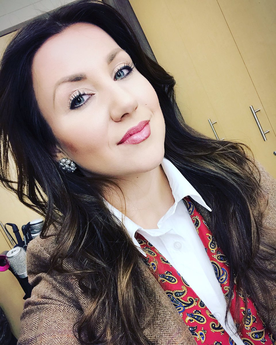 The look when u wakeup at 3am&amp;thankful for power of beautiful #hair &amp; #makeup ❤ #TY <a href="/DKEnvy/">DK Envy</a> <a href="/nmonika2000/">GlamAndBeyond</a> ❤ <a href="/CTVCalgary/">CTV News Calgary</a> #fashion #Trends #yyc