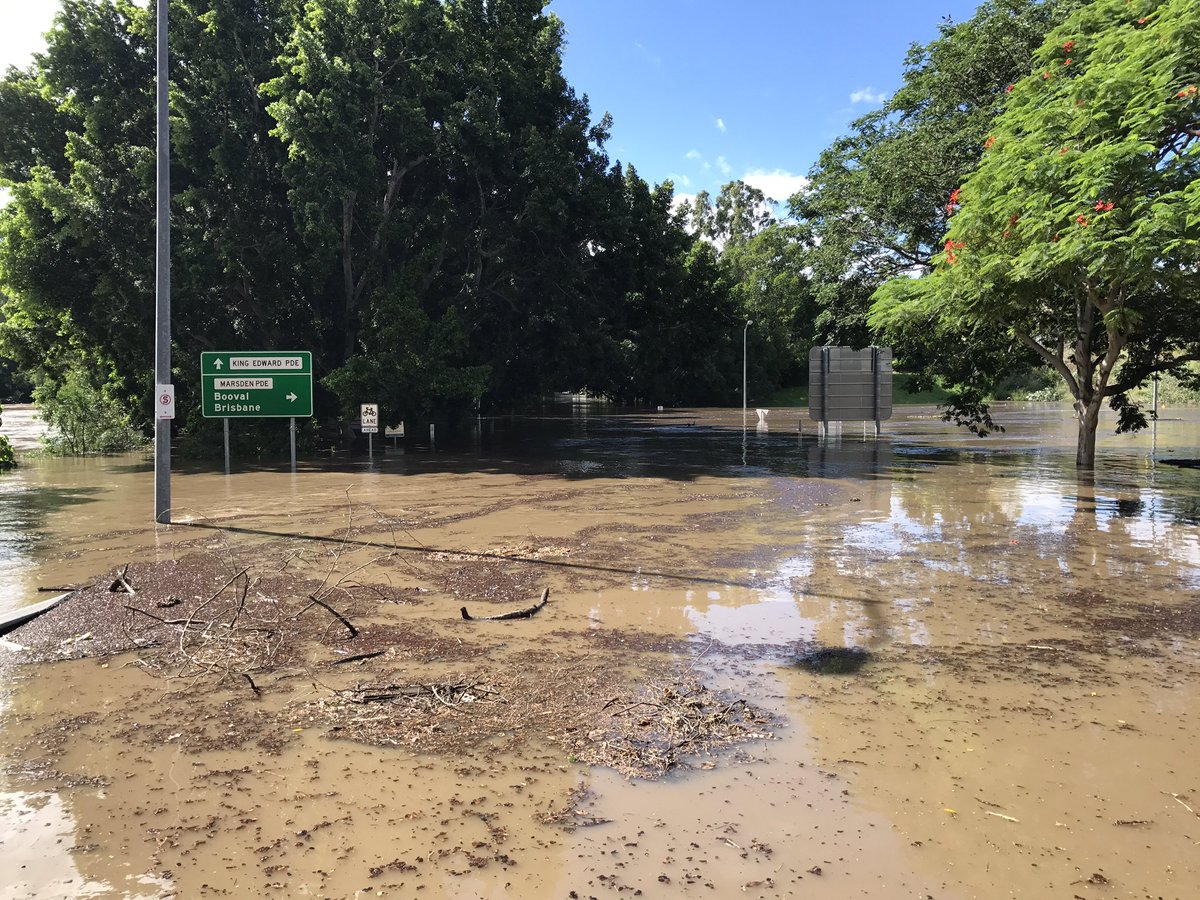AnnaVMacDonald's tweet photo. Bremer River at Ipswich tipped to reach major food level by late morning. Rising steadily. @ABCNewsBrisbane #bigwet https://t.co/0a5mATw9oH
