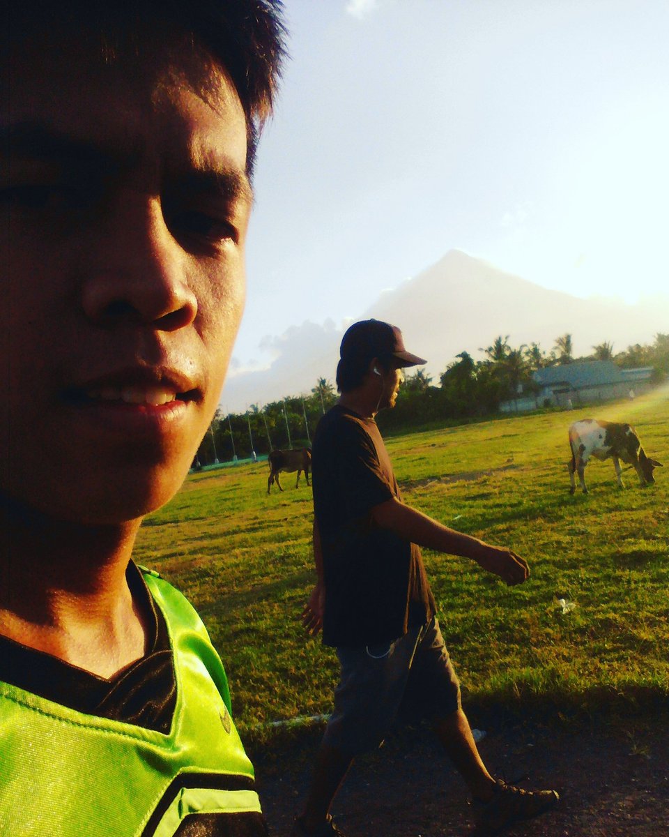 ChadreyesN's tweet photo. Jogging lng 🚶🚶 https://t.co/B1lc5tiBRG