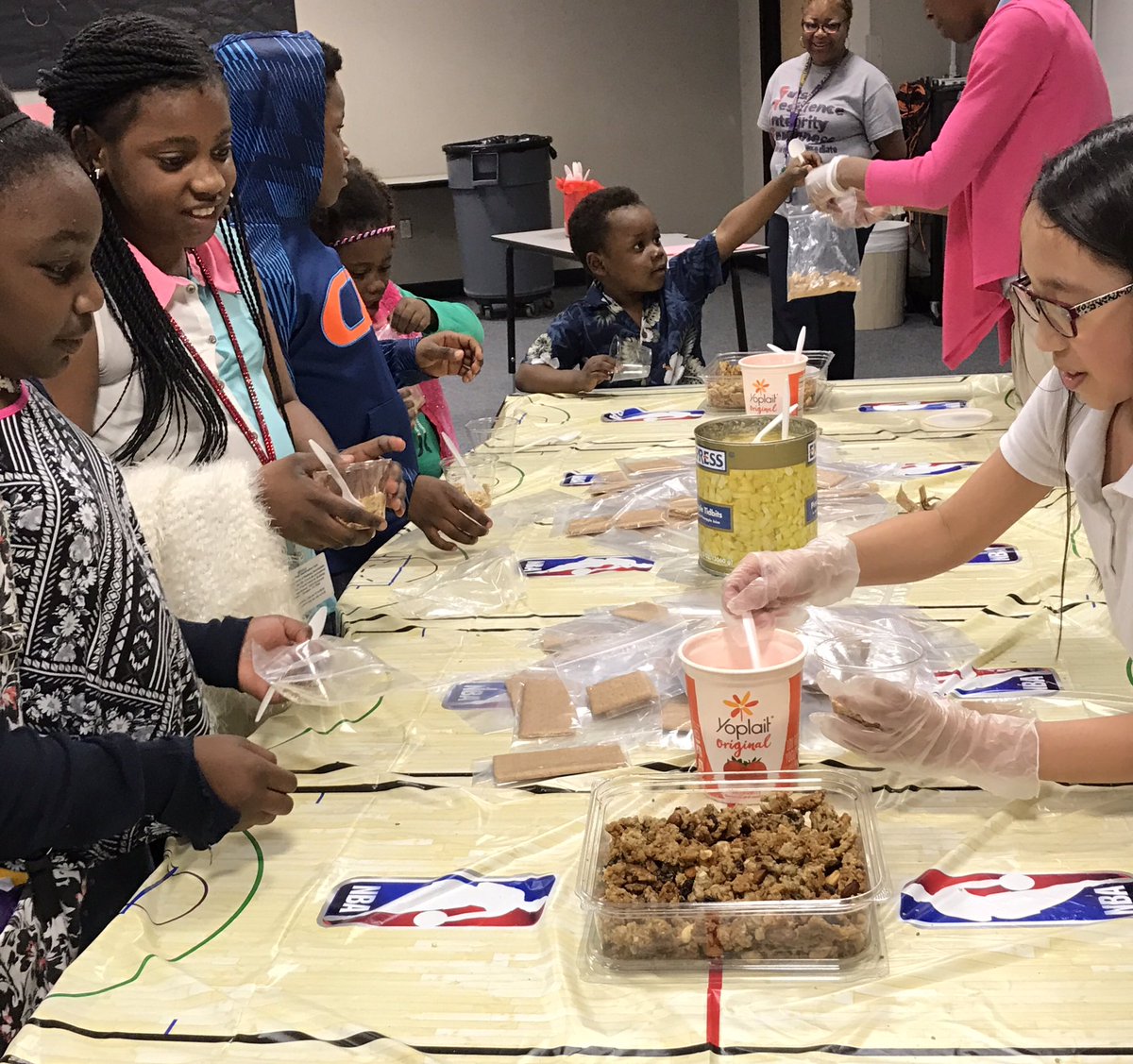 budewigbulldogs's tweet image. ASP Students Teach Families How To Prepare Healthy Snacks! #AliefProud #ASPRocks