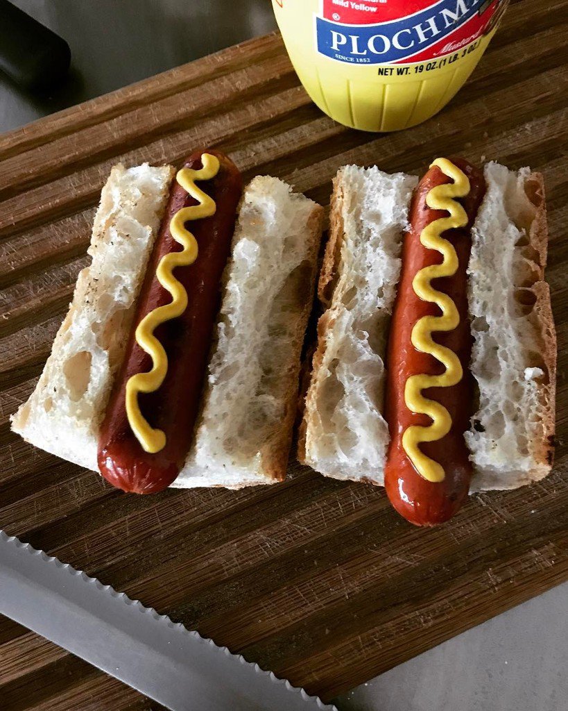 amanubay's tweet photo. Turns out @loafersstl baguettes make mighty fine hot dog buns. https://t.co/FvSpbeX6Ip https://t.co/IApkZnFtTn