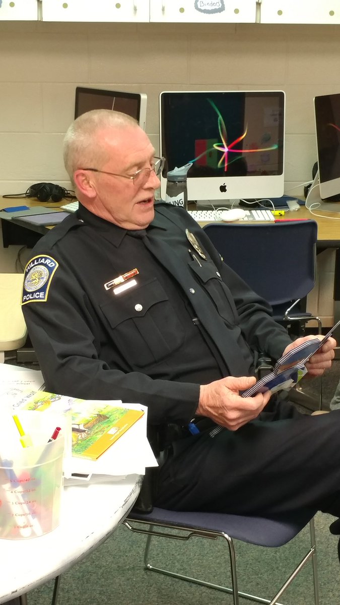 AScottHostetter's tweet photo. We had a very special reader today!  #loveHPD @Hilliard_Police https://t.co/cU1Av6RiuA