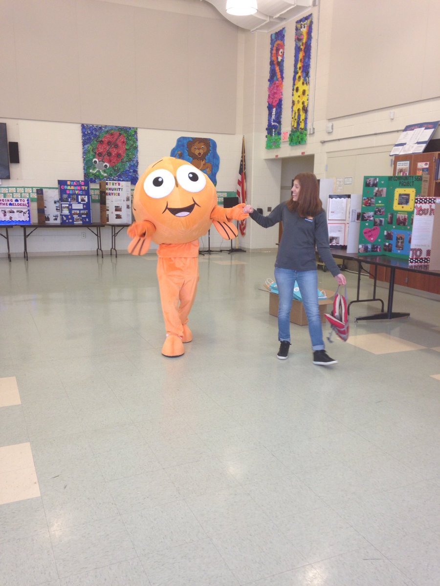 KLincolnSchool's tweet photo. Goldfish Swim School in Wyckoff did an amazing job educating our kindergarteners about the importance of water safety. Thank you, Ms. Renee! https://t.co/hEuD3dkI7t