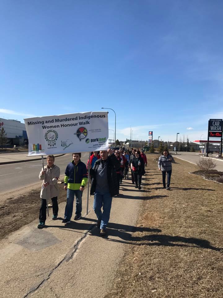 SG_Library's tweet image. Here are some photos by @PrlLibrary from yesterday&apos;s #MMIW Honour Walk. Thank you for your support for this cause. @StonyPlainAB
