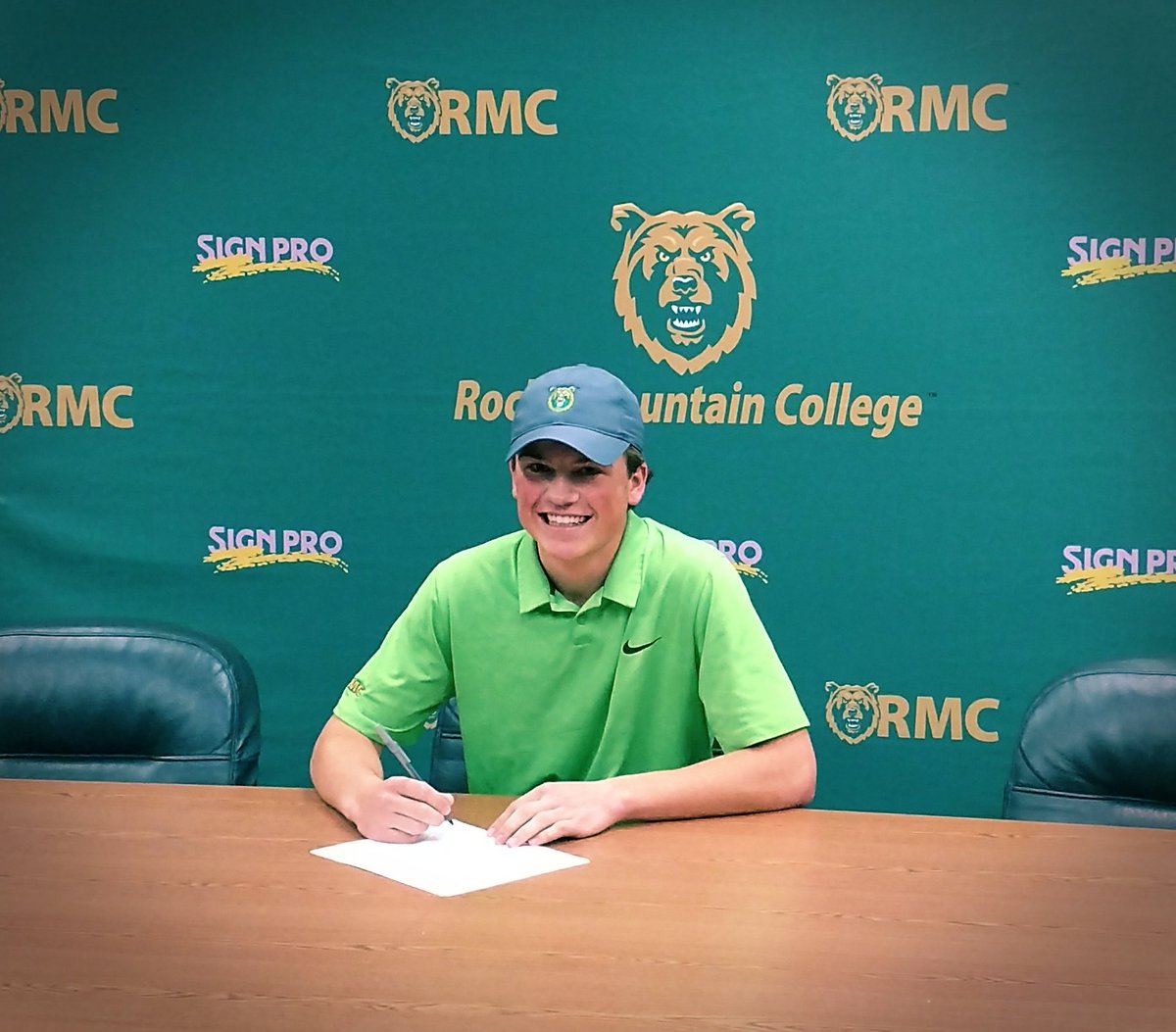 BattlinBearGolf's tweet photo. Welcome to the Battlin' Bears Family Logan Martin! We are excited for what the future brings! #battlinbears #2017golf https://t.co/NFiJaE5lMS