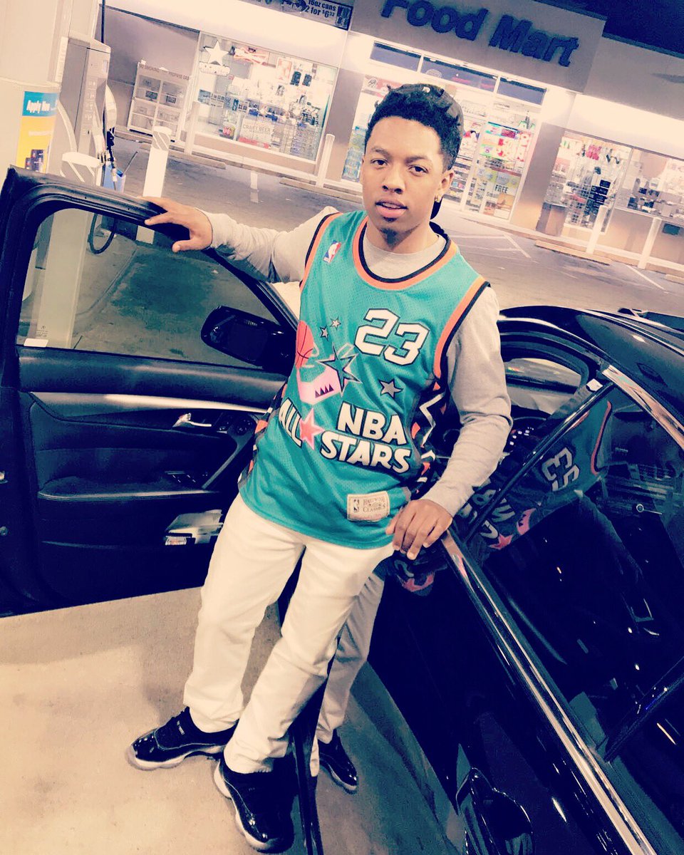 KayStewart_5's tweet photo. Ballin Like I'm Jordan The MixtApe💎🐐 https://t.co/3dLBkYLUQ2