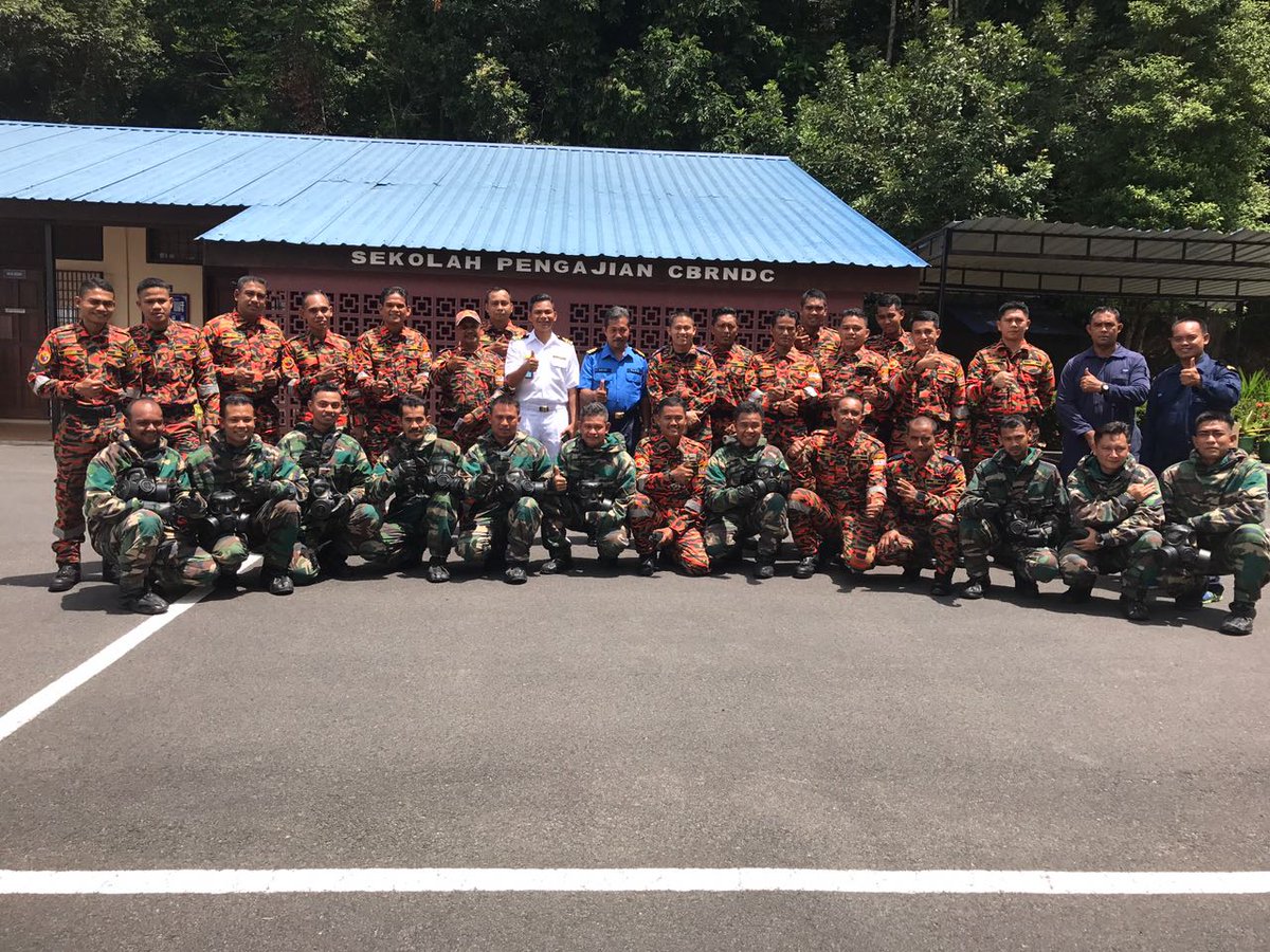 TANGKAS_KDP's tweet photo. Lawatan dan perkongsian maklumat dari HAZMAT tim JBPM 290317
#CBRNDCteam https://t.co/yPPAv01M6a