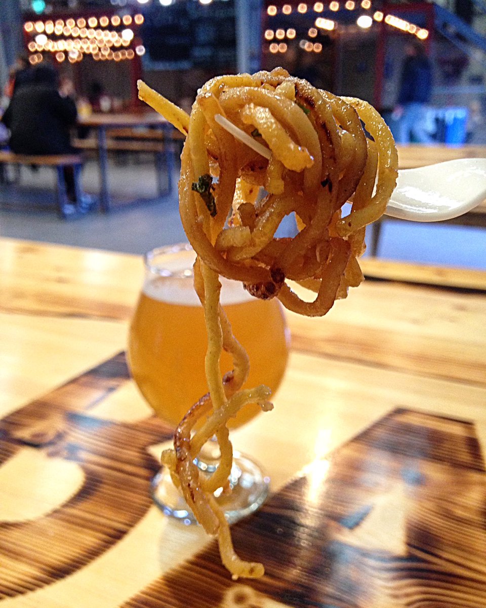 lilgreencyclo's tweet photo. Garlic noodles with a @barebottlebeer Chai-Son Saison👌🏼

We're here now at the brewery till 8:30pm! https://t.co/sXEYg8fG6N