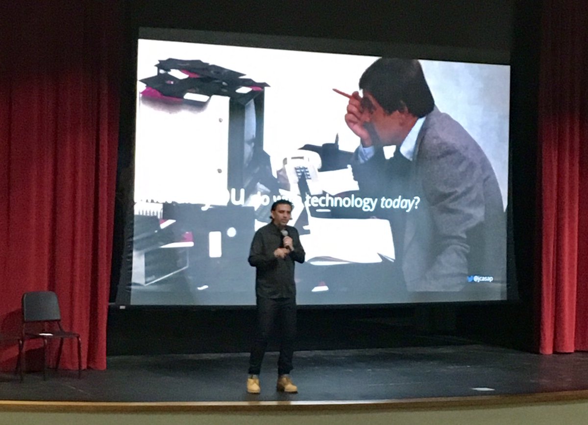 EllenSabatini's tweet photo. Inspiring keynote from @jcasap at #ccsd @GoogleForEdu leadership event. ❤the Qs: What problem do you want to solve? What skills do need? https://t.co/mGhqhLBOim