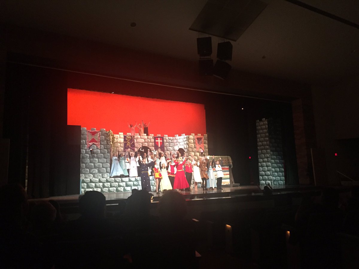 Steinmetz_bbhhs's tweet photo. SO PROUD OF YOU!!!! Special shout out to Kylee, Lana, &amp; Serena on spectacular understudy performances!!! @BBHHSDrama  #WeGotAPea https://t.co/5emkw9qKy6