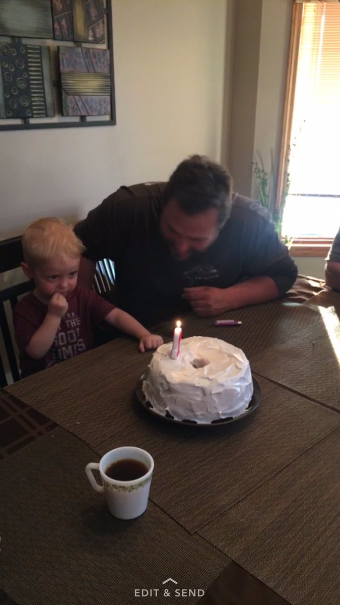 kimkkeller's tweet image. First I almost ruined his bday with #rubberboots and splash pants. Then this friggin cake - where's the #PawPatrol?! Poor kid #notpleased