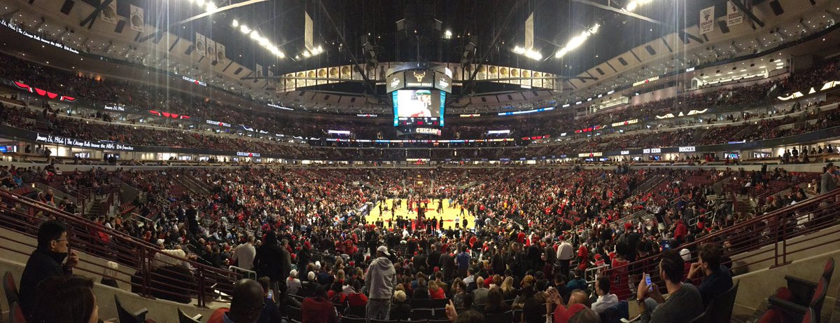 JohnMorton215's tweet photo. When in Chicago... #BullsCavs #BullsNation https://t.co/KL6CWx7uQD
